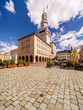 © Henryk Niestrój - Słoneczny dzień na Rynku w Opolu z widokiem na historyczny Ratusz. Polska architektura, turystyka miejska i wakacyjny klimat w centrum miasta. Doskonały kadr promujący piękno regionu opolskiego.