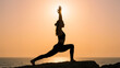 © AI Entertainment - Silhouette donna che fa yoga al tramonto sulla scogliera