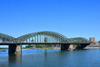 © Eduard Shelesnjak - Die Hohenzollernbrücke über den Rhein in Köln, Deutschland
