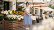© CoreSelect - 꽃 시장의 여성 / Woman at a Flower Market