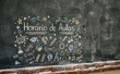 © velikiyzayats - Horario de Aulas no quadro negro com desenhos educativos para planejamento escolar e educacao