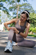© MINAE - Woman experiencing knee pain during outdoor workout, stopping her run due to a sports injury, symbolizing physical discomfort and health issues
