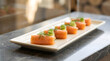 © PurePrismLens - Deliziosi involtini di salmone affumicato serviti con cetriolo fresco e aneto aromatico su un piatto elegante