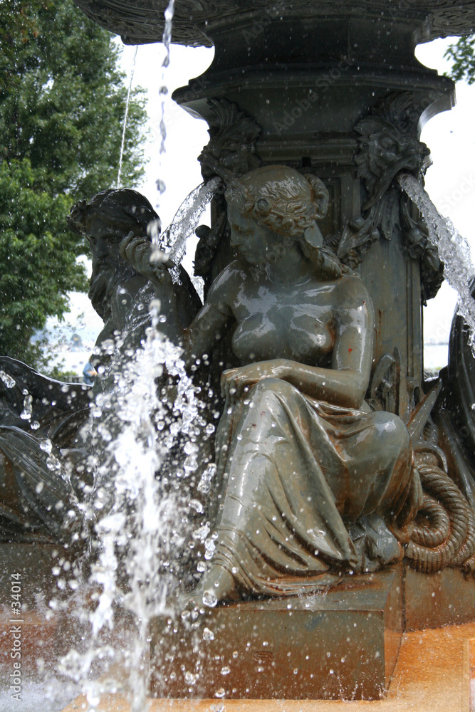 statue fontaine
