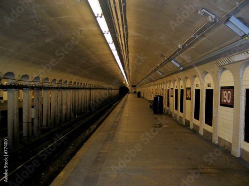 Fototapeta Naklejka Na Ścianę i Meble -  new york city subway station