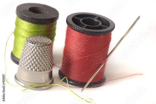 thread thimble and needle
