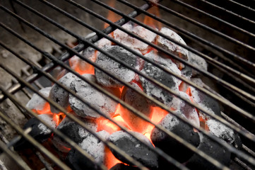 Stickers Grill / Barbecue Brandende houtskool met vurige gloed  © GJS