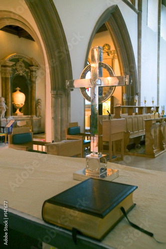 Fotografering cathedral altar cross