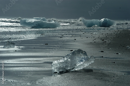 Gletschereis auf schwarzem Strand (Island)