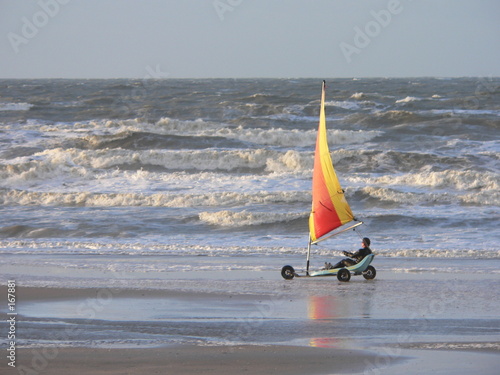 char à voile solitaire