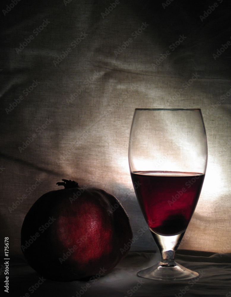 Fotografie the fruit-piece with crimson colours