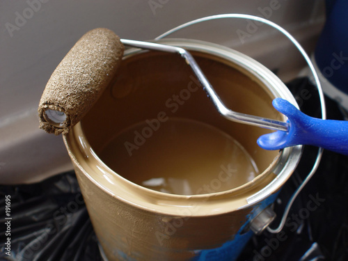 paint roller on paint can