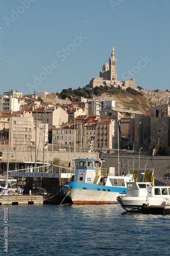 la bonne mere veille sur le port photo