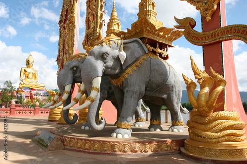 statues éléphants bouddha bord mékong
