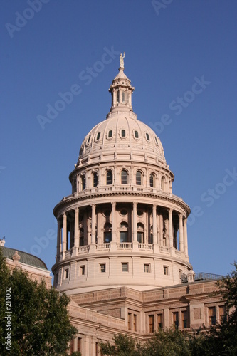 state capitol building in downtown austin  texas