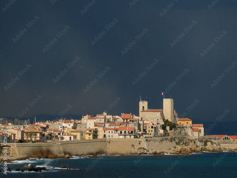 Foto antibes entre averse et soleil