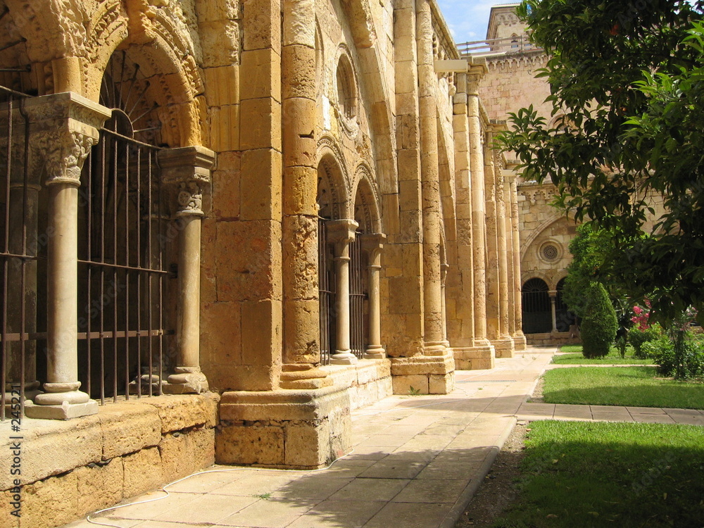 Obraz premium cloitre cathédrale