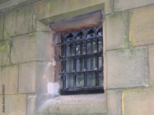 Fotografi barred window of st nicholas church in liverpool