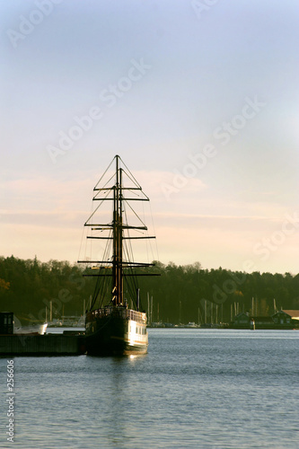 Fototapeta Naklejka Na Ścianę i Meble -  ship oslo fjord
