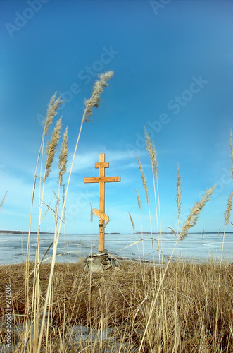 Wallpaper Mural cross on the witer bank Torontodigital.ca