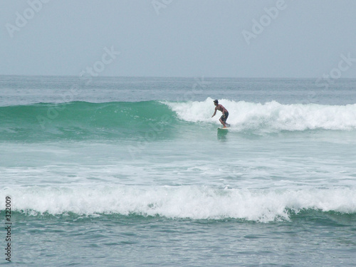 surfeur ocean pacifique
