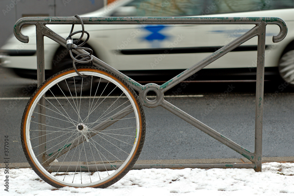 bicyclette volée Stock Photo | Adobe Stock