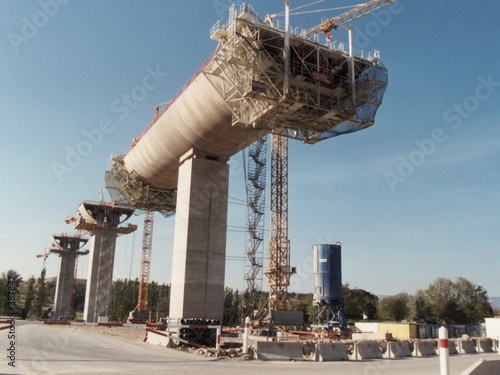 contruction du pont tgv photo