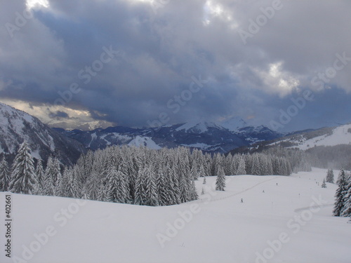 ciel d'orage sur la montagne