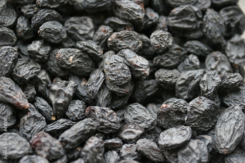 black raisin