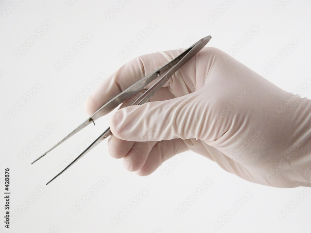 Fotografia hand holding tweezers