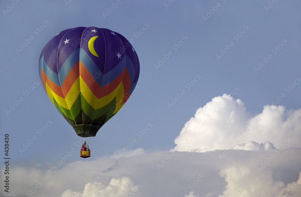 Naklejka premium moon and stars hot air balloon