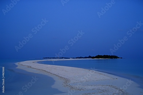 Fototapeta Naklejka Na Ścianę i Meble -  evening on the island in the indian ocean