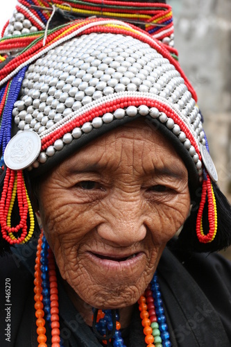 grand mère tribu akkha photo