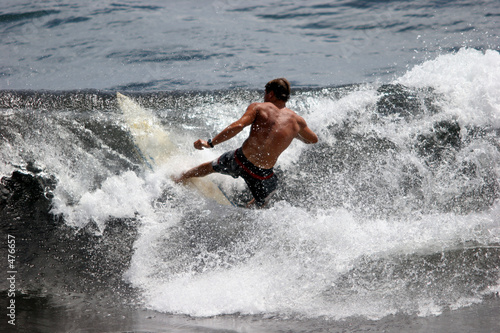 surf 1 © serge simo
