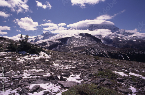 mount rainier national park with snow