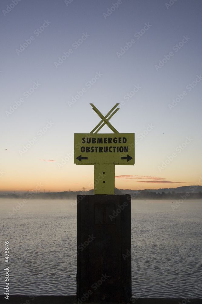 Fotografija submerged obstruction
