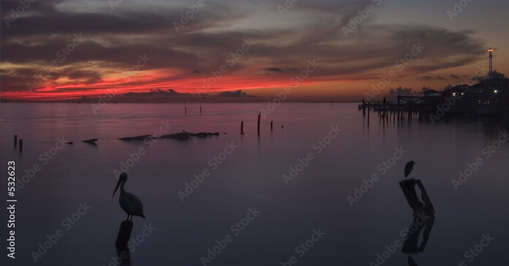 Obraz premium sunrise over galveston bay