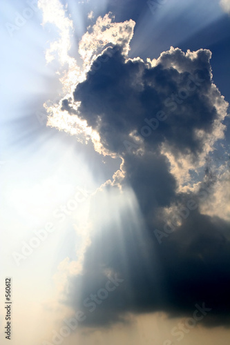 wolke und sonnenstrahlen photo
