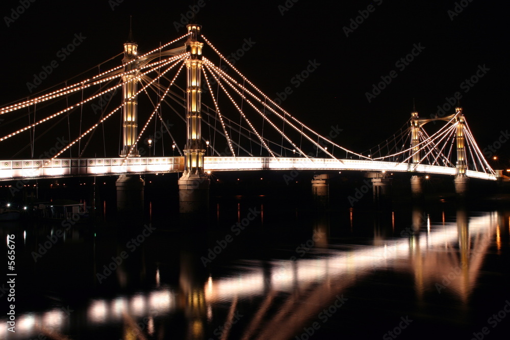 albert bridge at night
