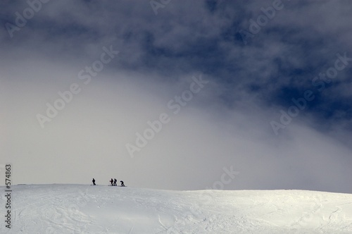 skiers in the distance on the horizon © jeffrey van daele
