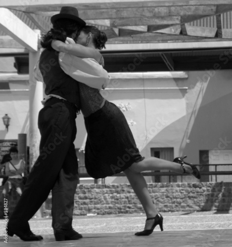 tango dancers in buenos aires