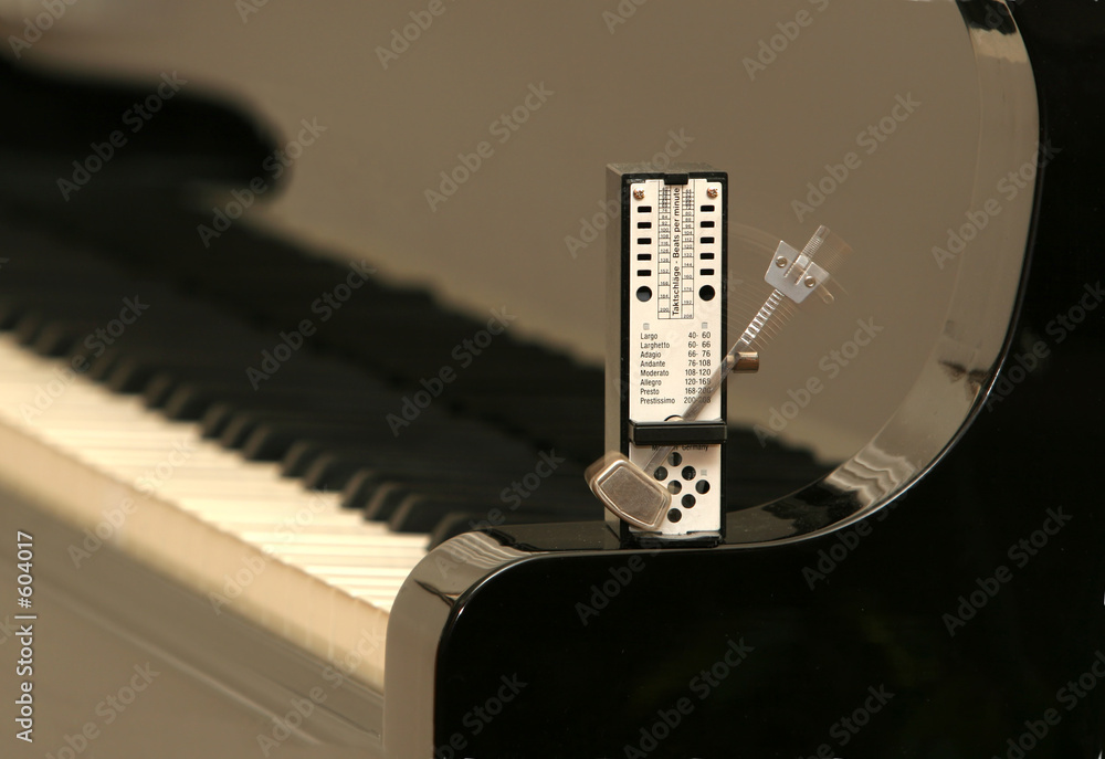 Fototapeta premium metronome on a piano