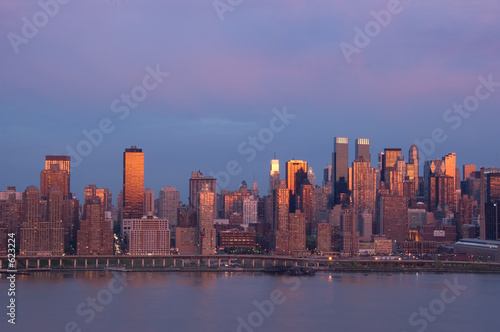 new york at sunset © Zina Seletskaya