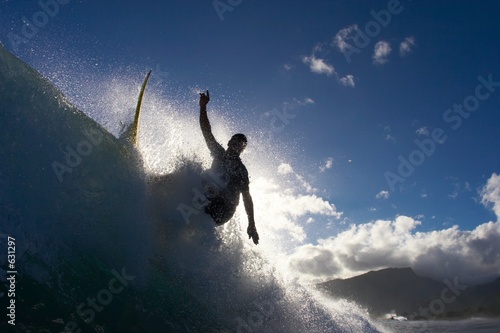 surfeur à contre jour