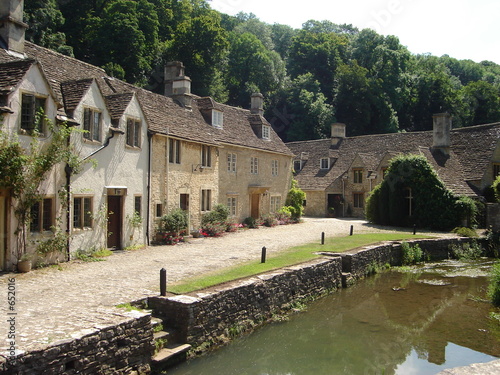 houses with a pond