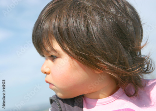 Visage de rofil jeune enfant photo