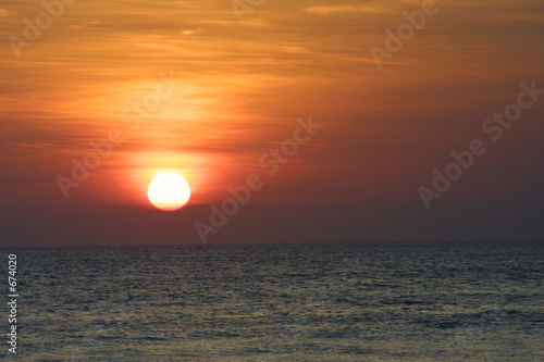 sonnenuntergang am meer; asien - insel bali