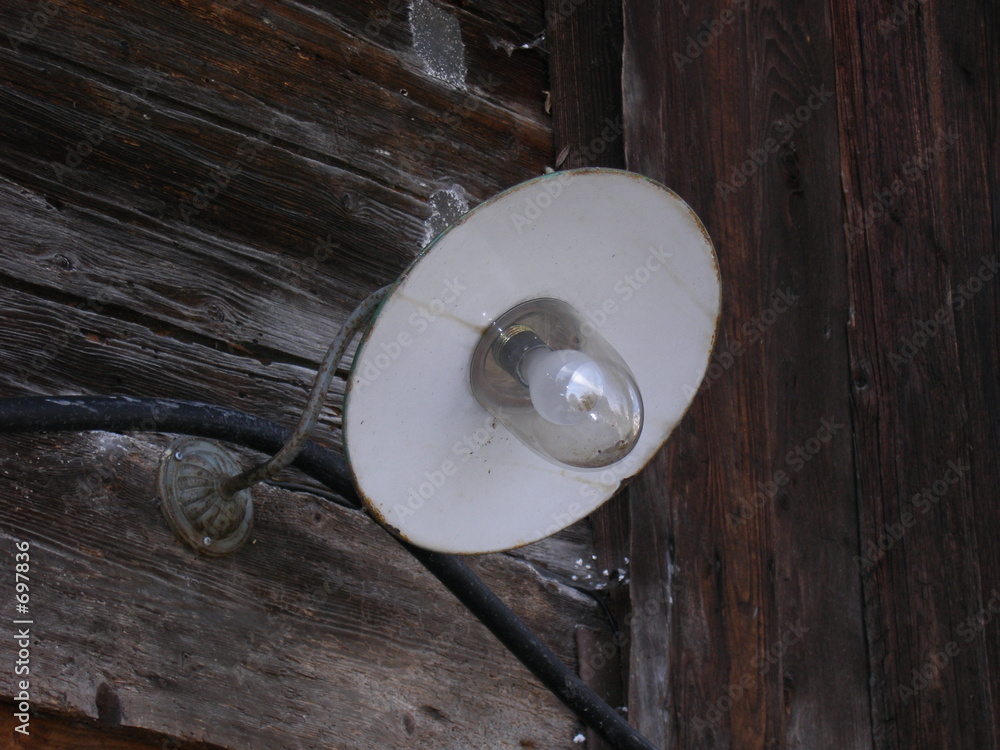uralte lampe an hauswand uralte lampe an hauswand