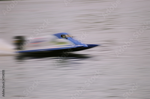 running f-1 speedboat