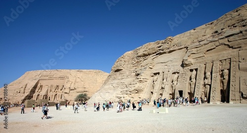 Картината върху платно nefertari and abu simbel